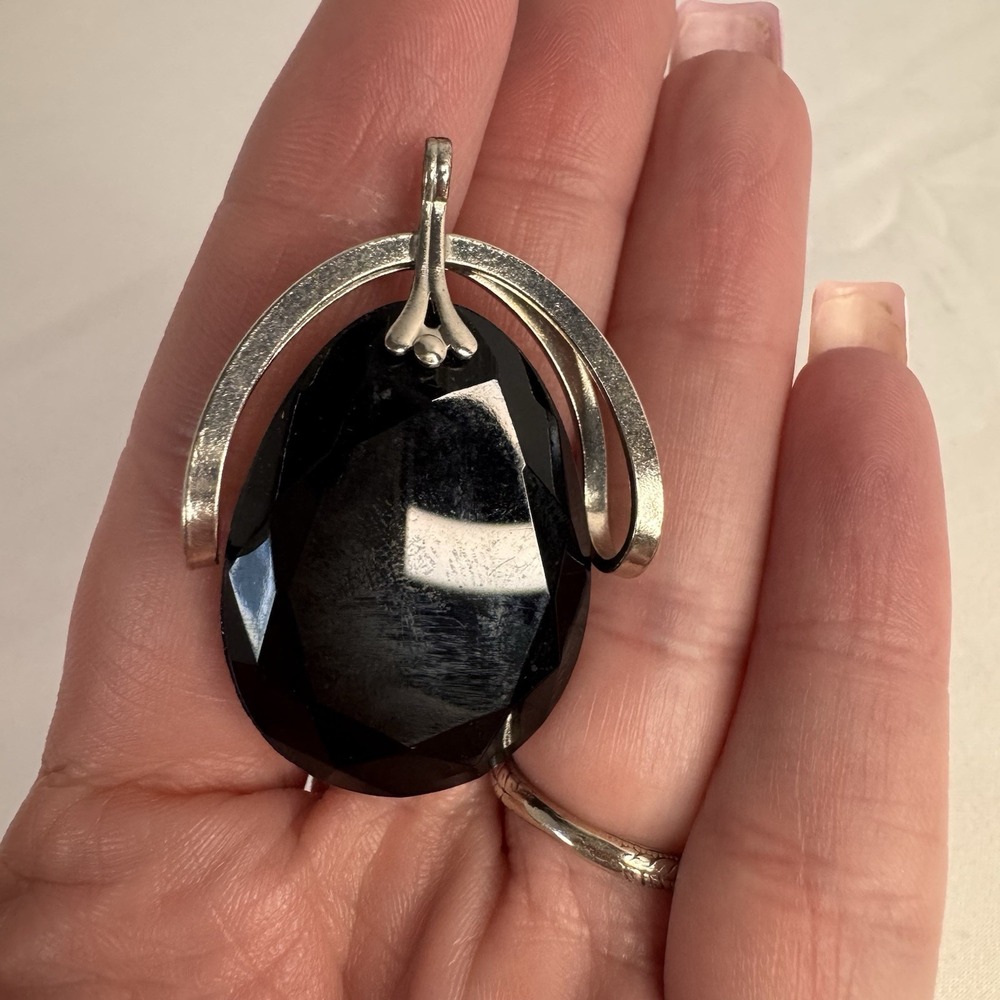 Vintage Black Glass Intaglio Cameo Oval Pendant‎ Circa 1970s Swivels Silver tone - Picture 4 of 5